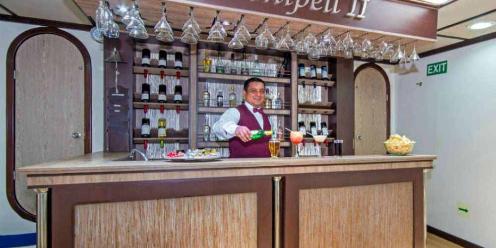 Stable Catamaran Buffet Food Service