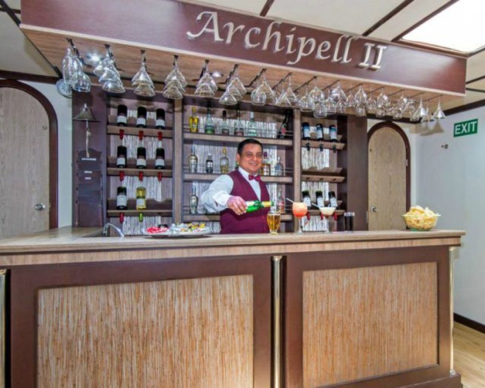 Stable Catamaran Buffet Food Service