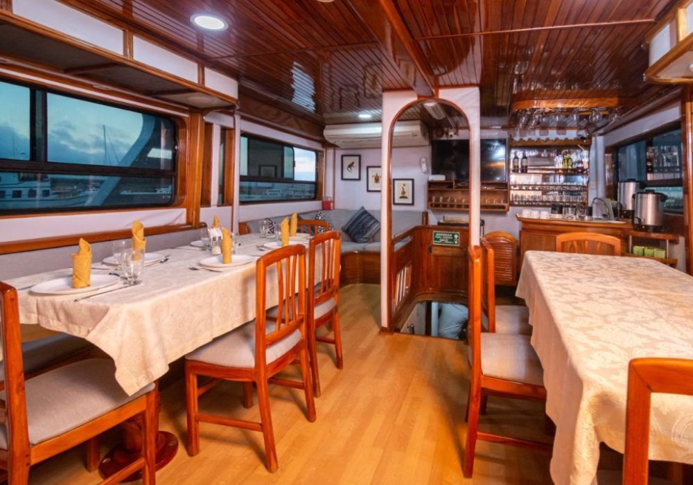 Charter Yacht Tourist Superior Class Naturalist Guide