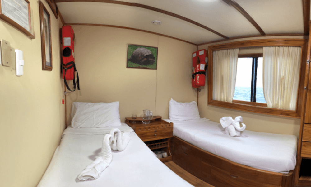 Fragata Yacht Galapagos Superior Tourist Class Cruise