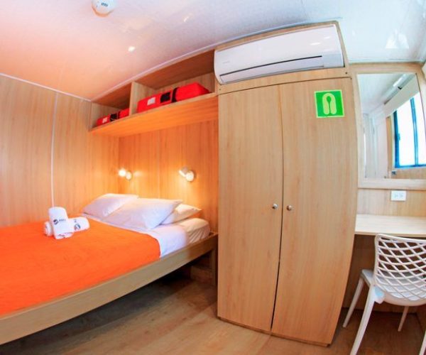First Class Yacht