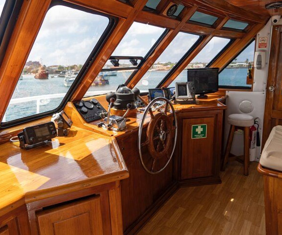 Charter Yacht Tourist Superior Class Naturalist Guide